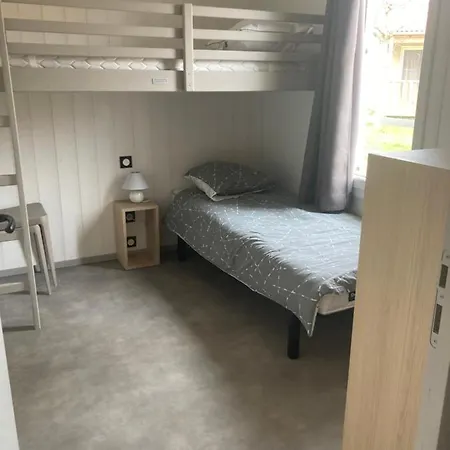 Chalet Chaleureux Tout Confort Dans Domaine Avec Piscine Au Coeur Des Landes Bord De Lac Avec Plage Amenagee شاليه لابوير