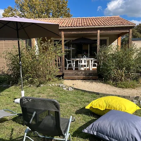 Chalet Chaleureux Tout Confort Dans Domaine Avec Piscine Au Coeur Des Landes Bord De Lac Avec Plage Amenagee شاليه